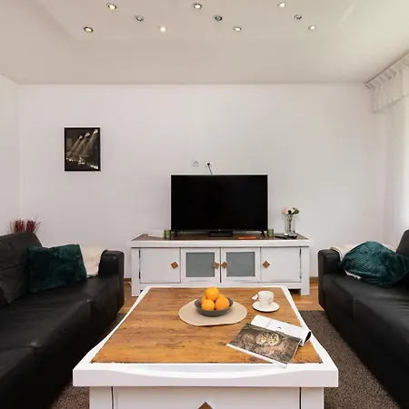Apartment Seaview Lelewela By Renters